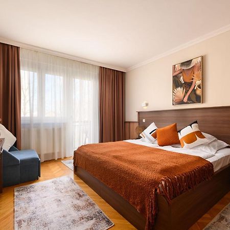 Szilfa Étterem Mariann Apartman Hajdúszoboszló Exterior foto