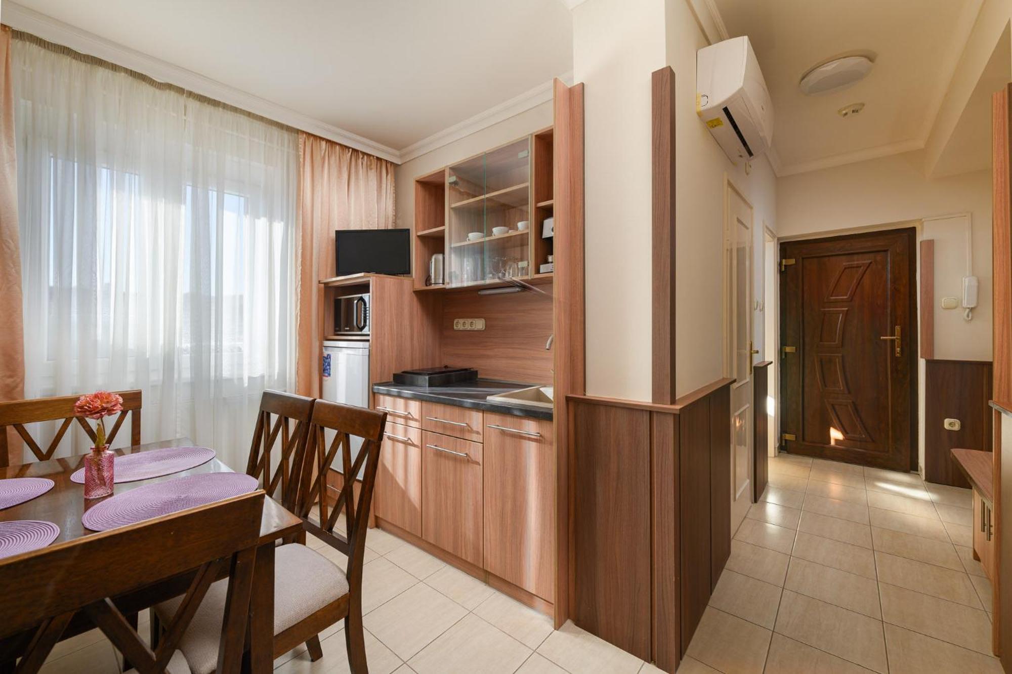 Szilfa Étterem Mariann Apartman Hajdúszoboszló Exterior foto